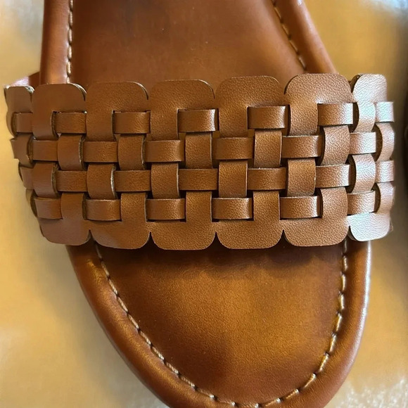 Indigo rd. Women's High Block Heel Open Toe Strappy Faux Leather Sandal 91/2M - Picture 7 of 9